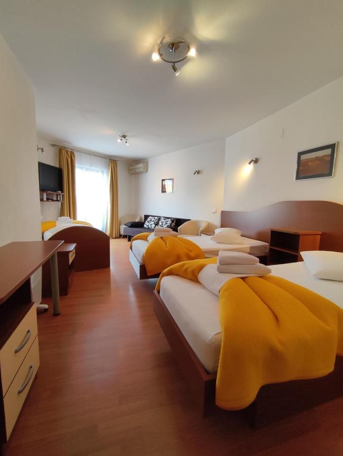 Hotel Prvan Vrgorac Exterior photo