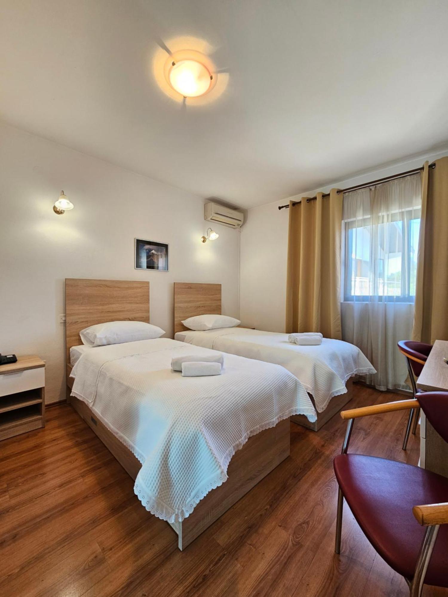 Hotel Prvan Vrgorac Exterior photo